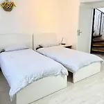 Duesseldorf Messe, 2-Bedroom Duplex Apartment With Kitchen And Garden