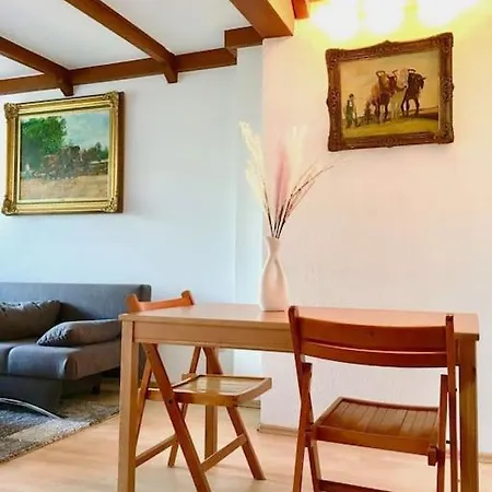 Messe, 2-bedroom Duplex With Kitchen And Garden Apartment *