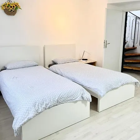 Apartment Messe, 2-bedroom Duplex With Kitchen And Garden Düsseldorf